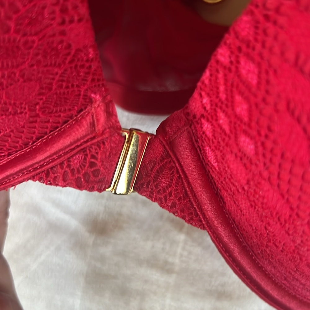Victorias Secret Bombshell Bra - Picture 3 of 7